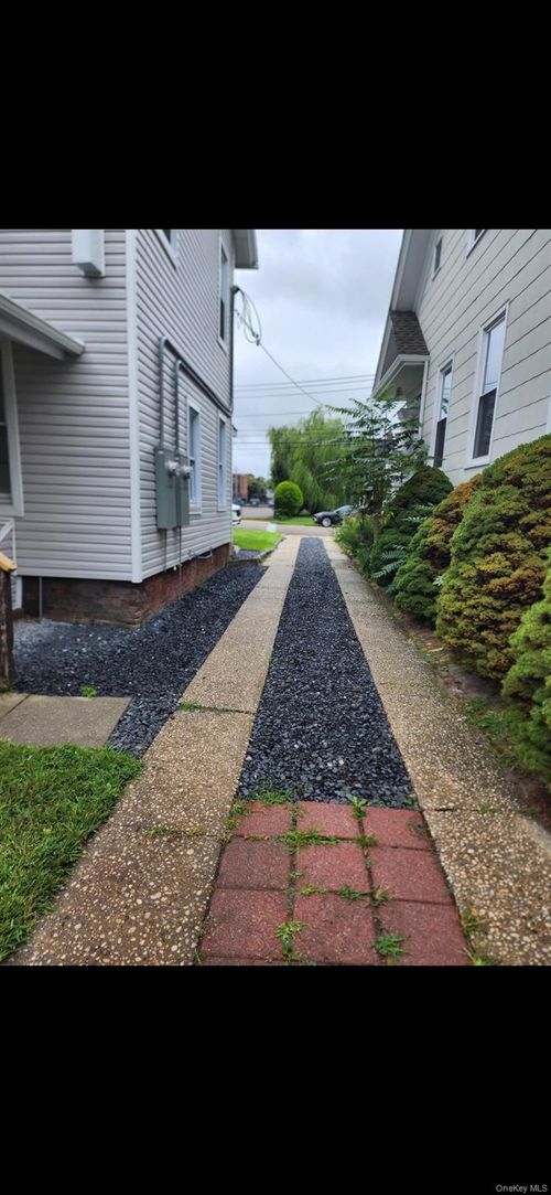 18 Carman St, Patchogue, NY, 11772-3860 | Card Image