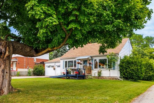 593 Watson Ave, Newmarket, ON, L3Y2V2 | Card Image