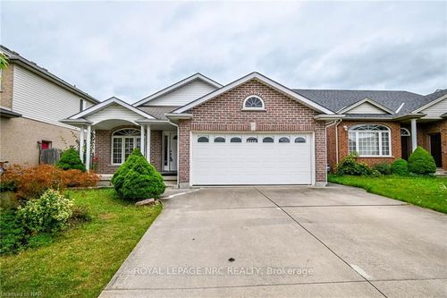 7005 Kelly Dr, Niagara Falls, ON, L2H3J9 | Card Image