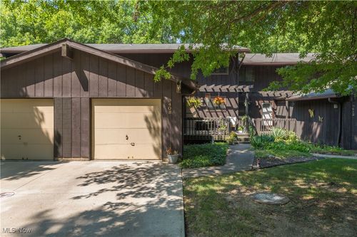 416-9408 Bassett Ln, North Royalton, OH, 44133-2815 | Card Image