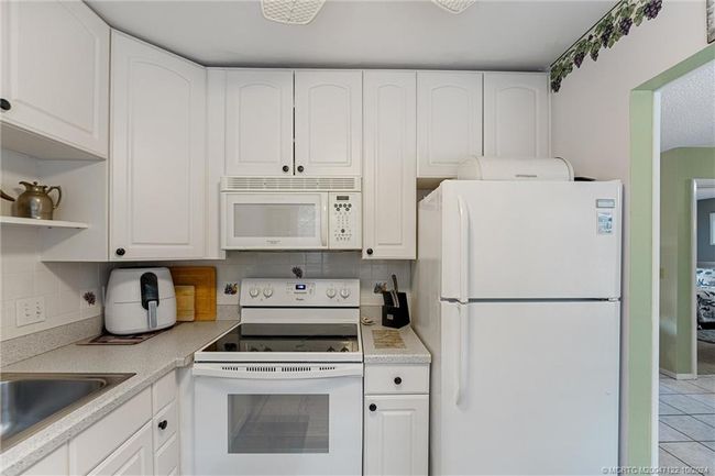 APT-7-3 - 800 Nw Fork Rd, Condo with 2 bedrooms, 2 bathrooms and null parking in Stuart FL | Image 17
