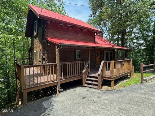 1925 Beach Front Dr, Sevierville, TN, 37876-8960 | Card Image