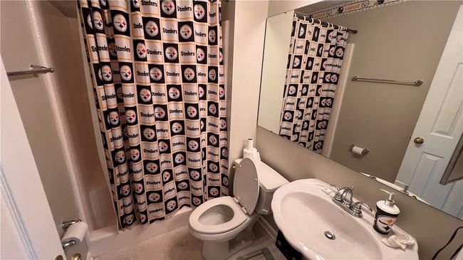 Game Room Bathroom | Image 35
