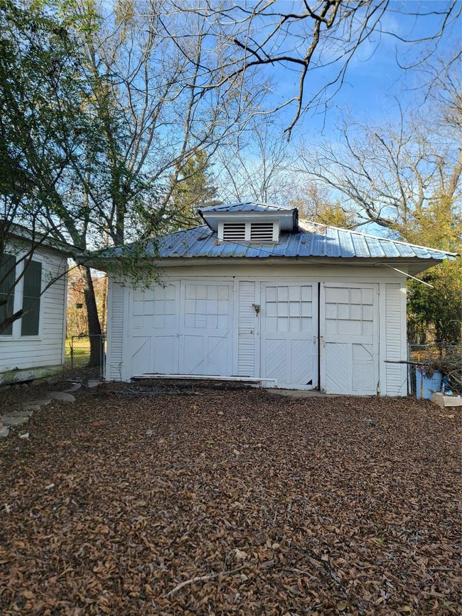 909 W Broadway St, House other with 4 bedrooms, 3 bathrooms and null parking in Clarksville TX | Image 34
