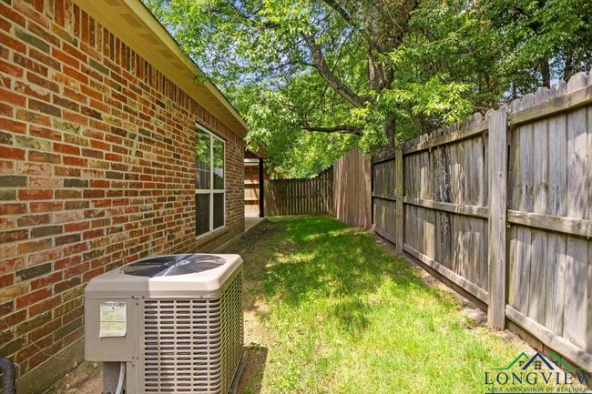 1210 Cobblestone Ct, House other with 3 bedrooms, 2 bathrooms and null parking in Carthage TX | Image 34