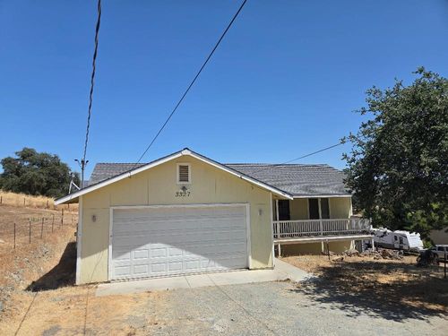 3327 Hartvickson Ln, Valley Springs, CA, 95252-8847 | Card Image