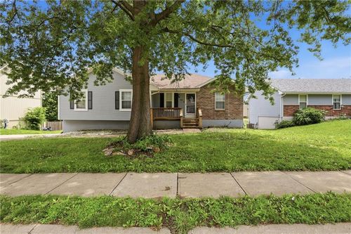 901 Sw Foxtail Dr, Grain Valley, MO, 64029-9111 | Card Image