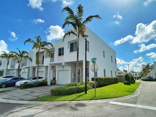 7243 Nw 103rd Path, Doral, FL, 33178-4417 | Card Image