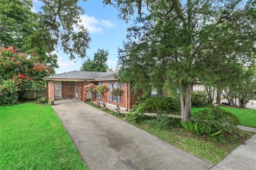 2112 Veronica Dr, Chalmette, LA, 70043-5437 | Card Image