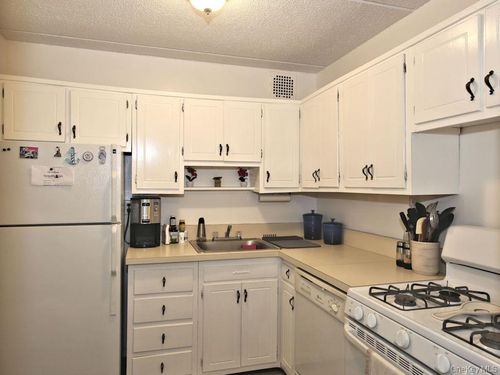 apt-4j-480 Halstead Ave, Harrison, NY, 10528-3816 | Card Image