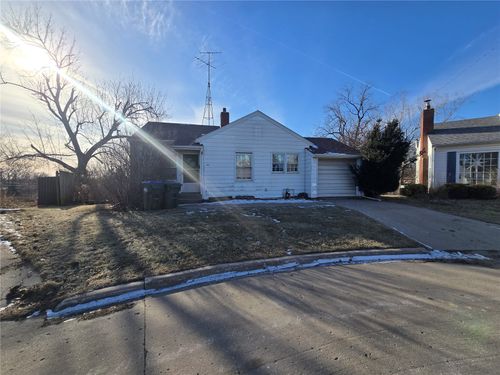 6 Kirkwood Circle, Iowa City, IA, 52240 | Card Image