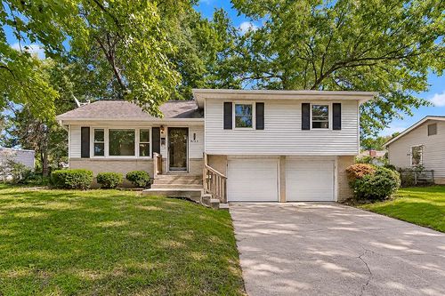 8105 Hedges Ave, Raytown, MO, 64138-2263 | Card Image