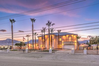 5055 N Chieftain Street, House other with 8 bedrooms, 6 bathrooms and null parking in Las Vegas NV | Image 2