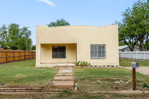 707 N River St, Seymour, TX, 76380-1526 | Card Image