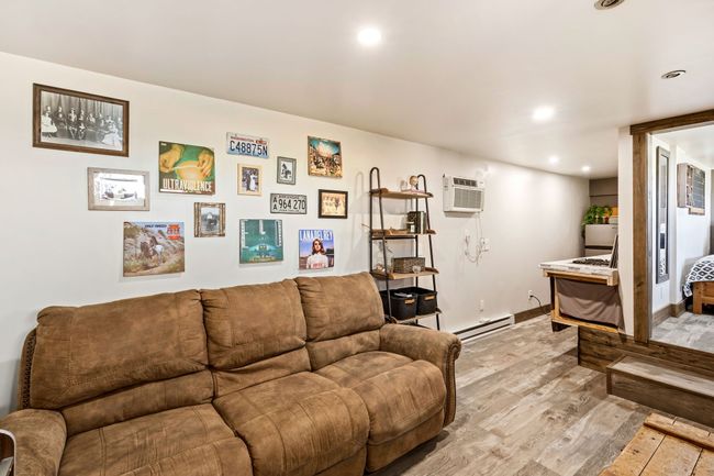 living room/Seating area | Image 48