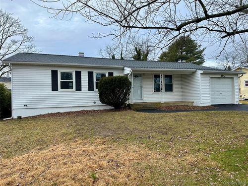 74 Clifton Pl, Port Jefferson Station, NY, 11776-1142 | Card Image