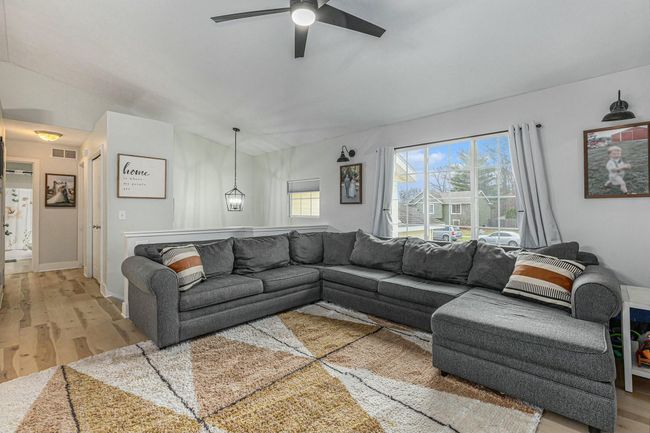 Tons of Natural Light! | Image 4