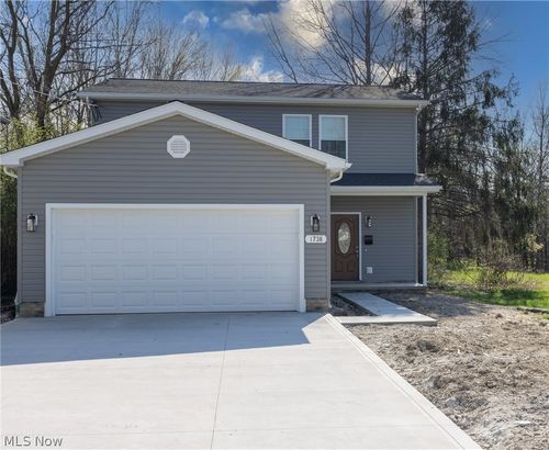 1738 E 298th St, Wickliffe, OH, 44092-1823 | Card Image