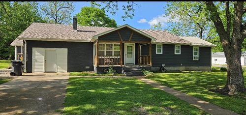 305 8th St, Oswego, KS, 67356-2450 | Card Image