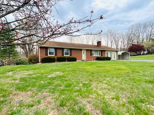 400 Woodland Cir, Lynchburg, VA, 24502-2821 | Card Image