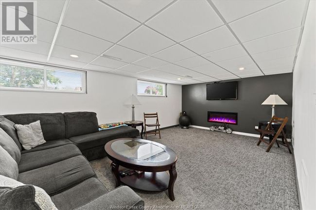 1568 St Gabriel Crt, Home with 3 bedrooms, 2 bathrooms and null parking in Windsor ON | Image 28