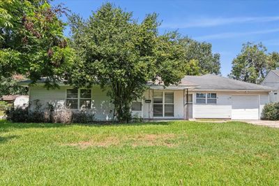 6225 Monroe Street, House other with 3 bedrooms, 1 bathrooms and null parking in Groves TX | Image 1