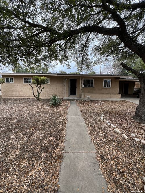 431 E Glenview Dr, San Antonio, TX, 78201-6630 | Card Image