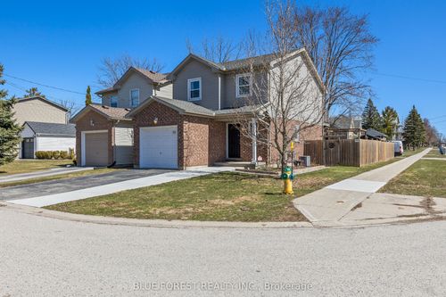 260 Oak St, Lucan, ON, N0M1S2 | Card Image