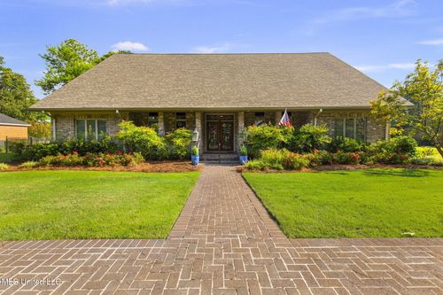 901 Hackberry Ln, Canton, MS, 39046-9475 | Card Image