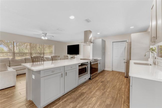 9819 Allen Rd, House other with 3 bedrooms, 2 bathrooms and null parking in Lithia FL | Image 12