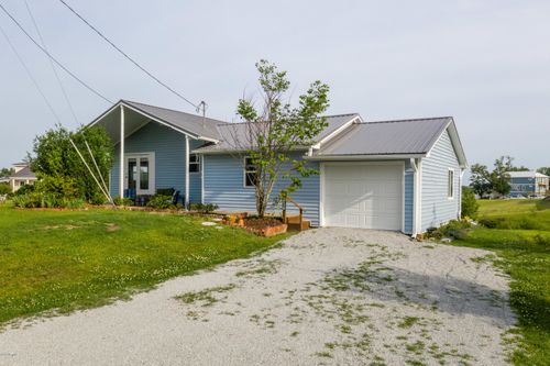 108 Hawkins Creek Ln, Swansboro, NC, 28584-9077 | Card Image
