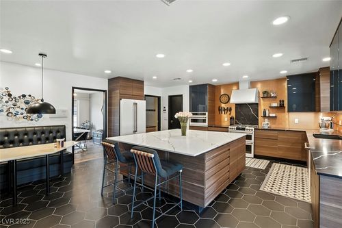 3219 S Torrey Pines Dr, Las Vegas, NV, 89146-6529 | Card Image