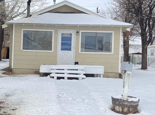 413 E Maple St, Rawlins, WY, 82301-5807 | Card Image