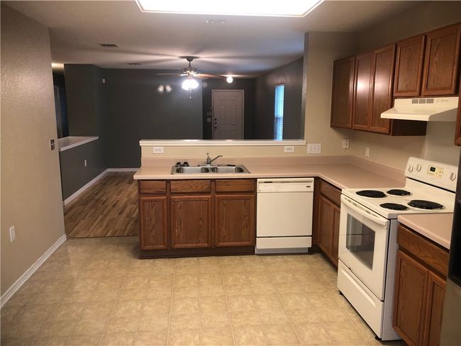 2105 Tranquilo Trl, House other with 3 bedrooms, 2 bathrooms and 4 parking in Austin TX | Image 9