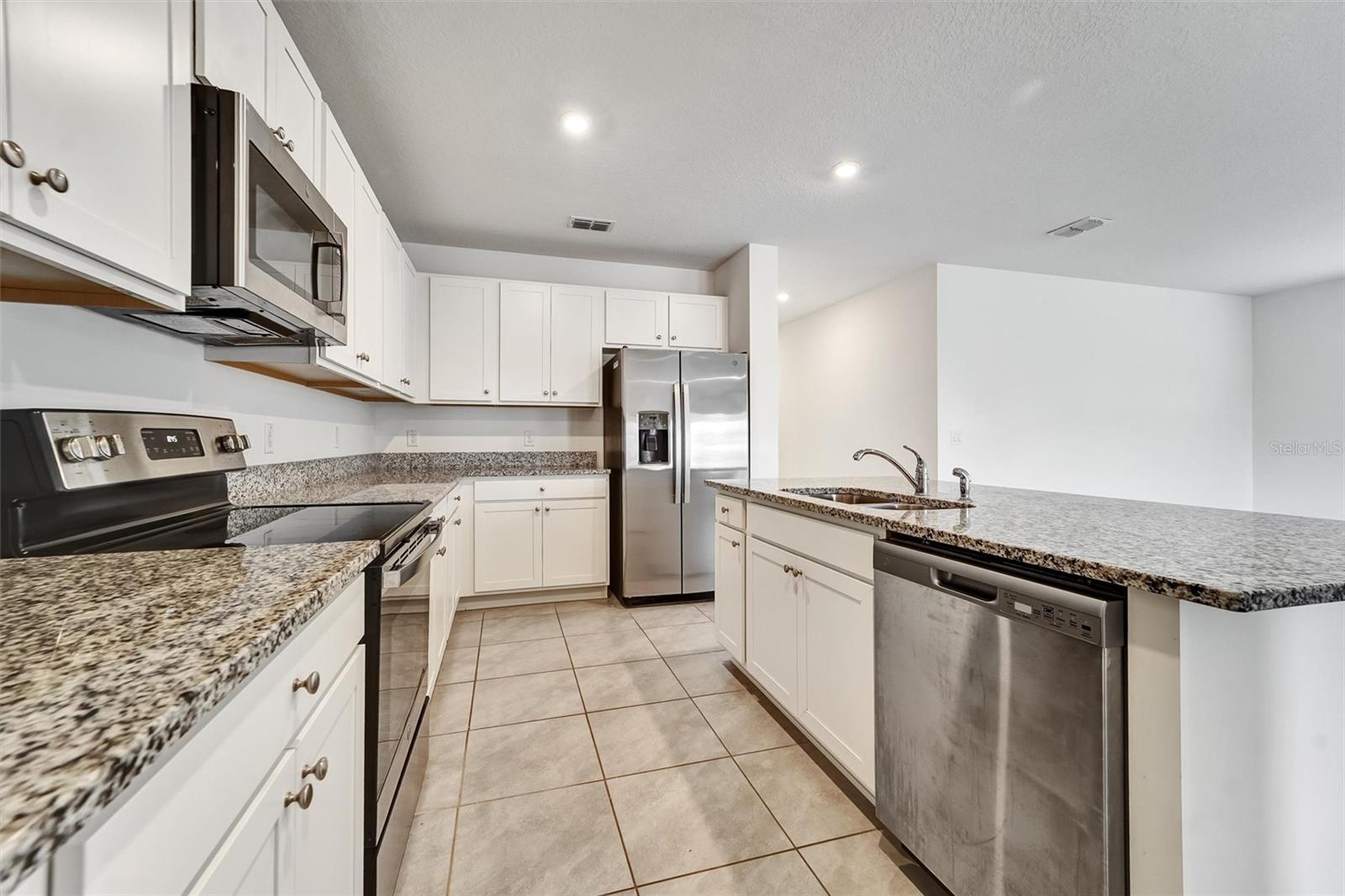 Residential in ZEPHYRHILLS 3