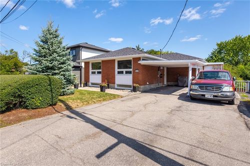 1067 Bernhardt St, Cambridge, ON, N3H2X9 | Card Image