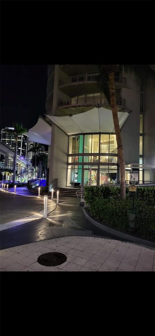 apt-1722-690 Sw 1st Ct, MIAMI, FL, 33130-2924 | Card Image