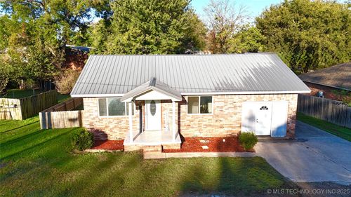 110 Nw 3rd St, Checotah, OK, 74426-2202 | Card Image