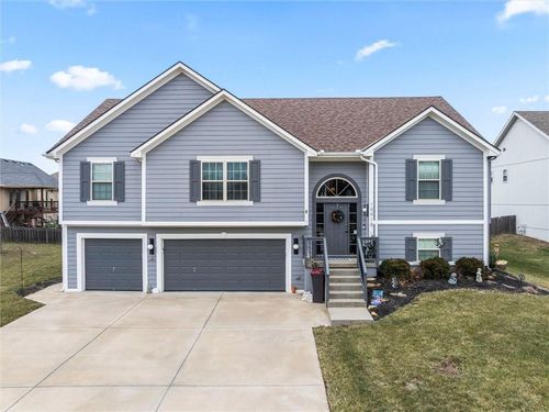 10918 N Richmond Ave, Kansas City, MO, 64157-8529 | Card Image