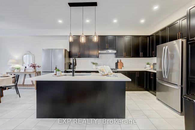 42 Prunella Cres, House attached with 4 bedrooms, 4 bathrooms and 4 parking in Holland Landing ON | Image 9