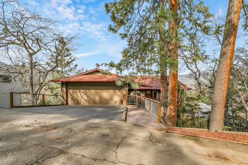 211 Glenview Drive, Ashland, OR, 97520 | Card Image