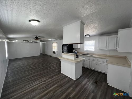 1405 Harris Hill Rd, San Marcos, TX, 78666-8813 | Card Image