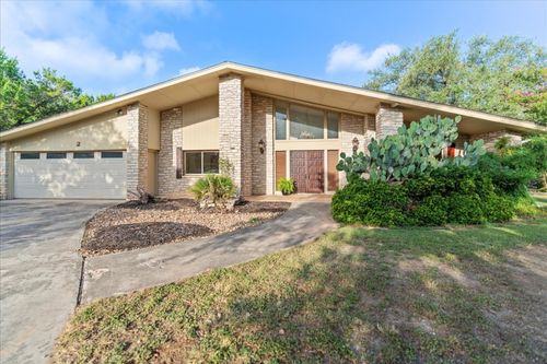 2 Brookhollow Dr, Wimberley, TX, 78676-2714 | Card Image