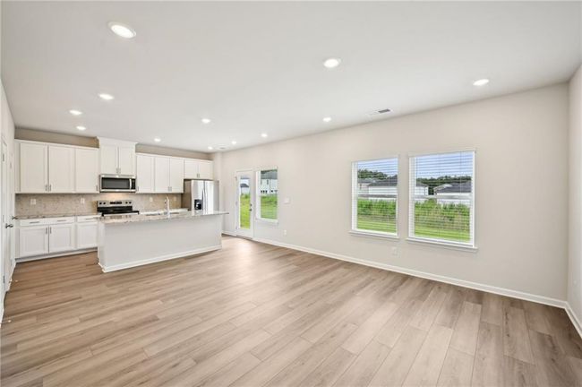 2761 Aralynn Way, House other with 3 bedrooms, 3 bathrooms and 2 parking in College Park GA | Image 9