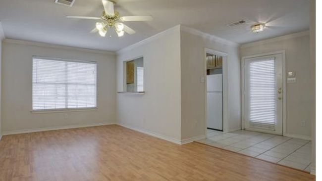 3233 S University Dr, Home with 6 bedrooms, 4 bathrooms and 6 parking in Fort Worth TX | Image 8