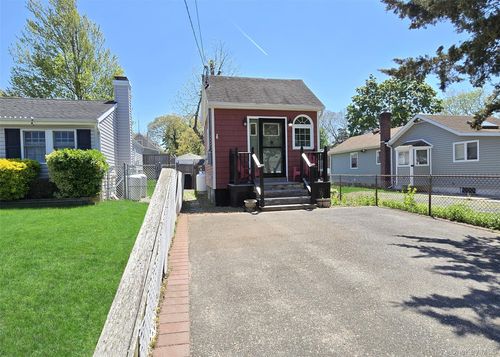 84 Wyona Ave, Selden, NY, 11784-3229 | Card Image