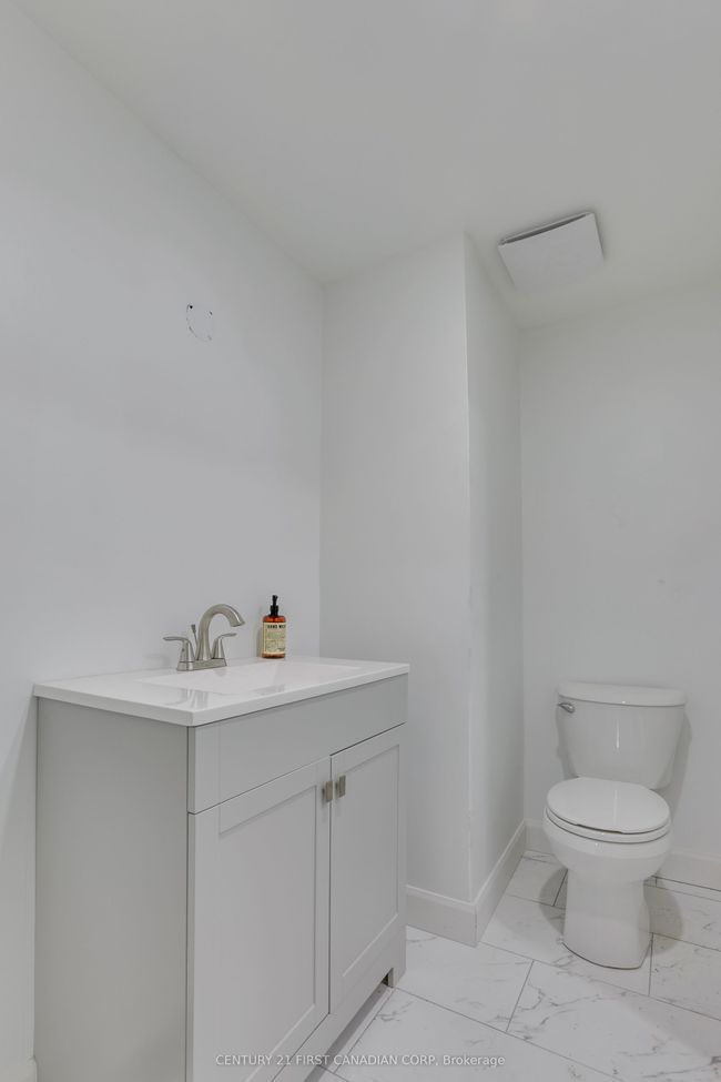 207 Cairn St, House attached with 4 bedrooms, 2 bathrooms and 3 parking in London ON | Image 13