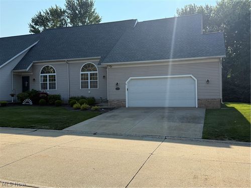 5298 Queen Ann Way, Painesville, OH, 44077-6306 | Card Image