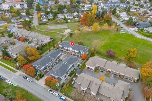 8-3356 Whittier Ave, Saanich, BC, V8Z3P9 | Card Image
