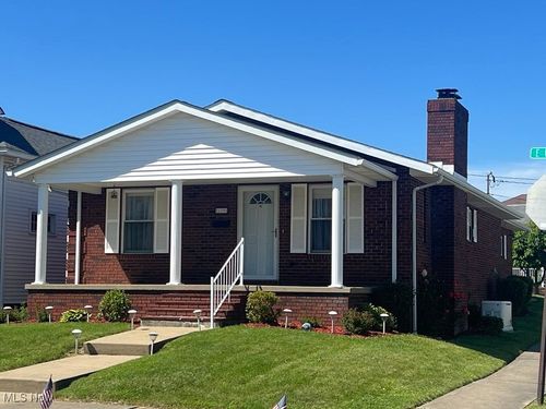 139 E Walnut St, Barnesville, OH, 43713-1238 | Card Image